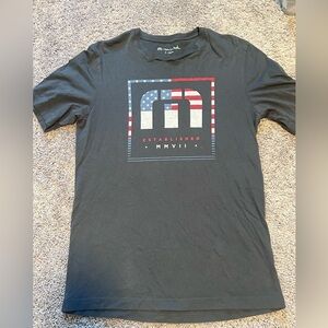 TRAVIS MATHEW T-shirt. small.